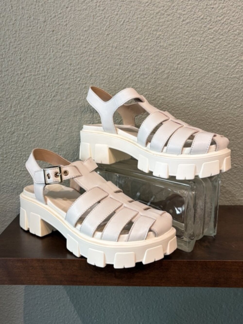 Silent D Freda White Platform